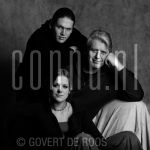 23-01-2003 Sjoerd Kuiper with his kids at studio Amsterdam, 
by order of J/M Vaders

[keywords]Smiling, Eyecontact, Posed, Half Length, Black and With Image[/keywords]
